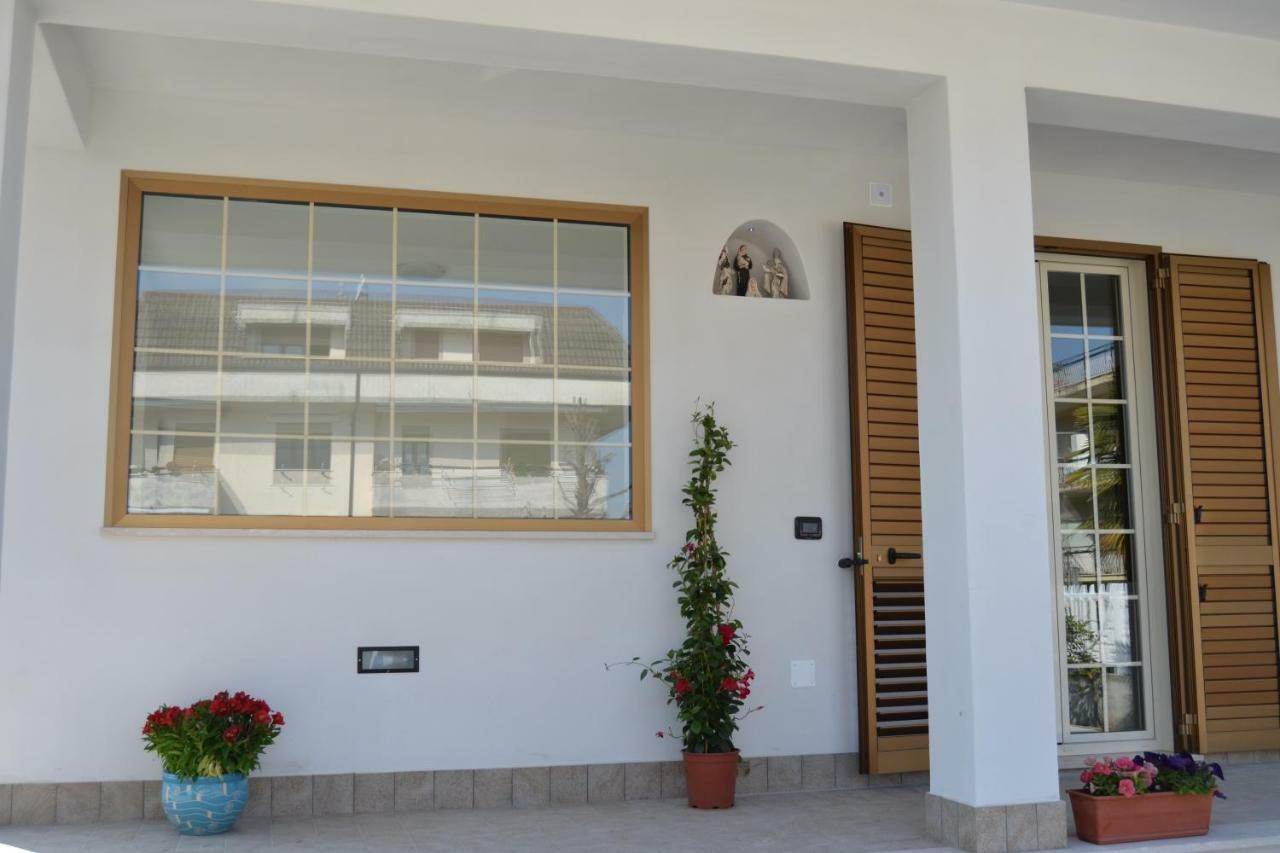 Guesthouse Holiday Formia Beach Exterior foto